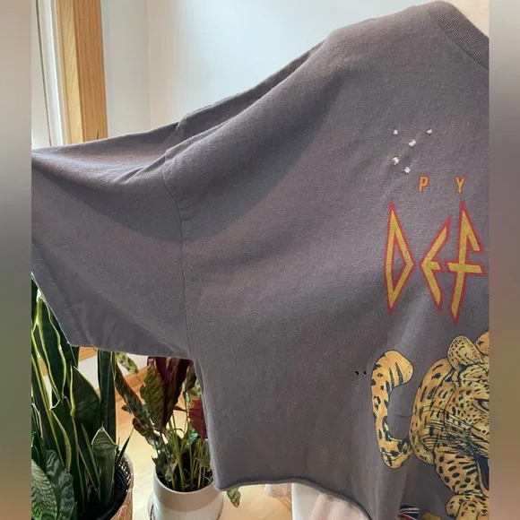 Goodie Two Sleeves : Destructed Def Leppard Graphic Tee - Picture 4 of 10